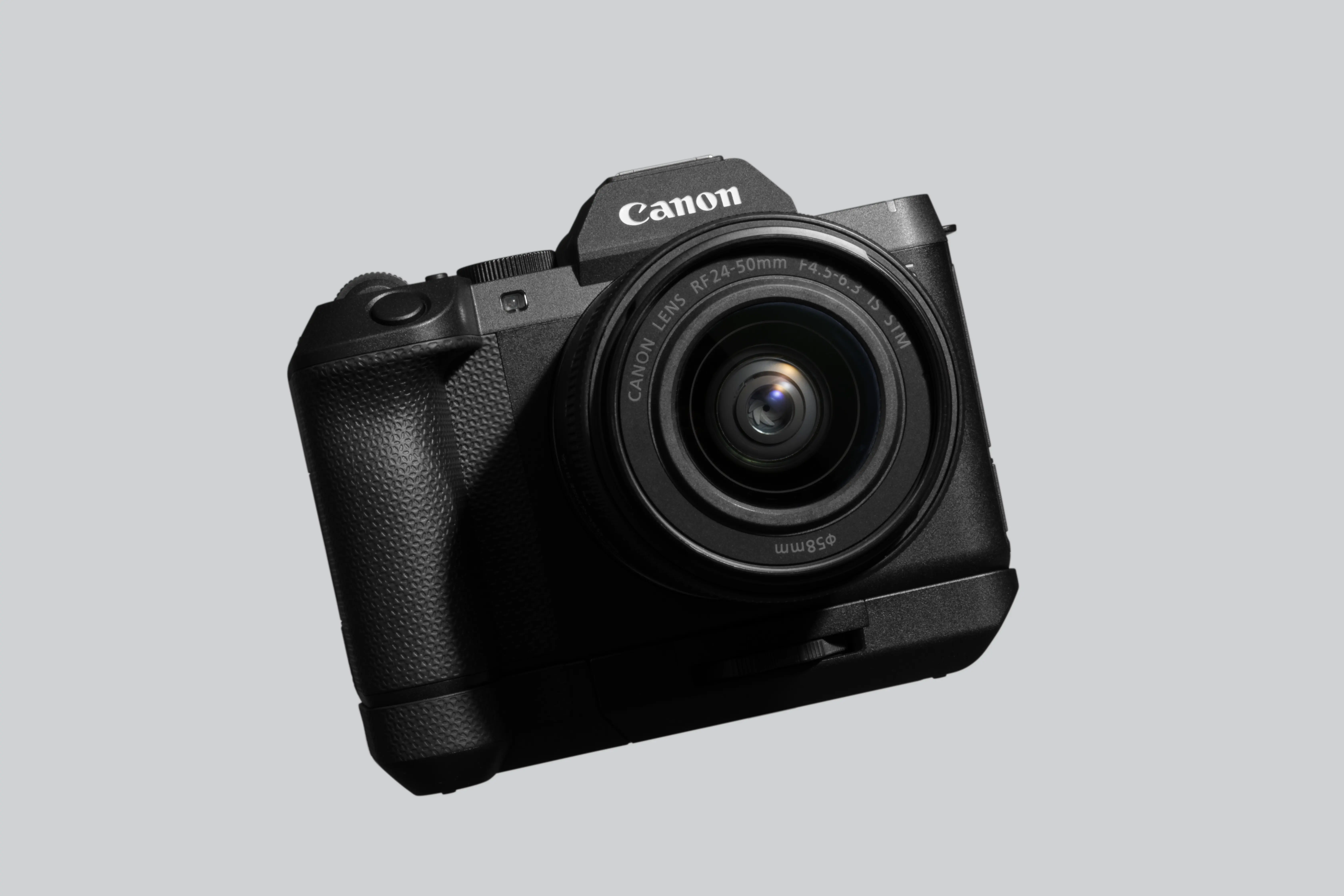 Canon EOS R8 Mark II ar Extension Grip EG-E2
