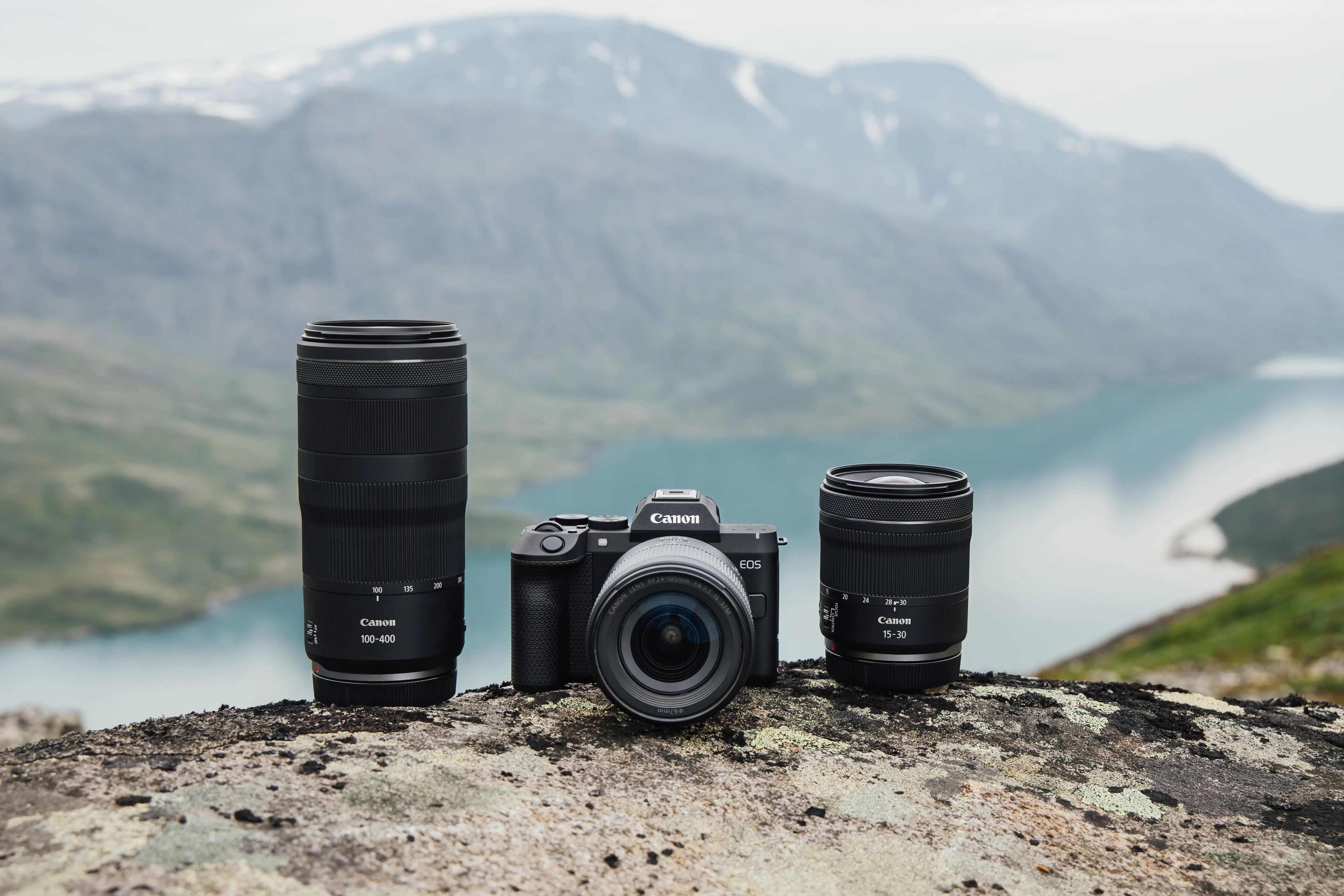 Canon EOS R8 Mark II ar objektīviem