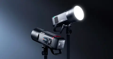 Studio flash with battery